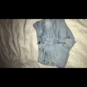 American eagle light colored jean shorts